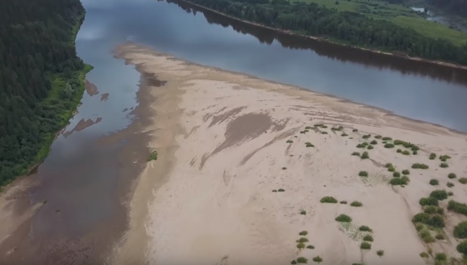 В Кировской области есть удивительное место - здесь песок под ногами издает необычные звуки