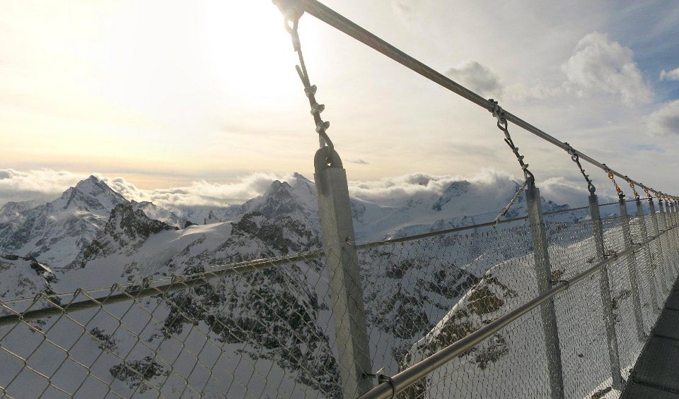 Мост Титлис на высоте более 3000 метров над уровнем моря: когда смотришь на Альпы сверху вниз