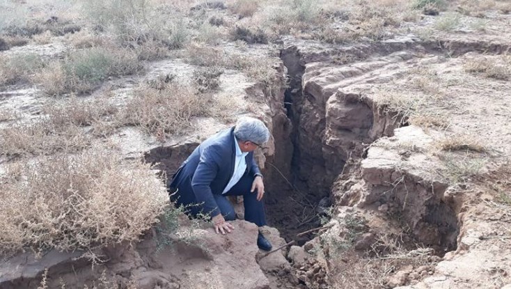 Гигантские ямы и трещины стали внезапно появляться в Иране с угрожающей частотой