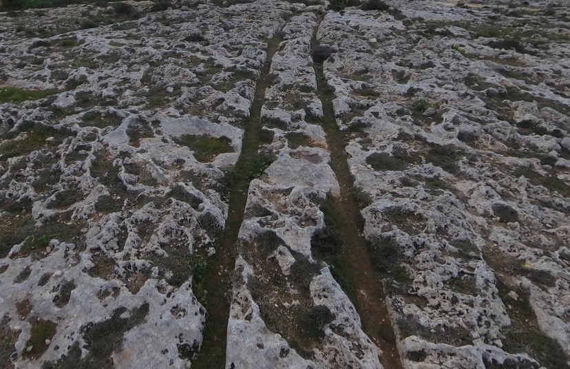 Мегалитические колеи доисторической Мальты, возникновение которых наука так и не объяснила