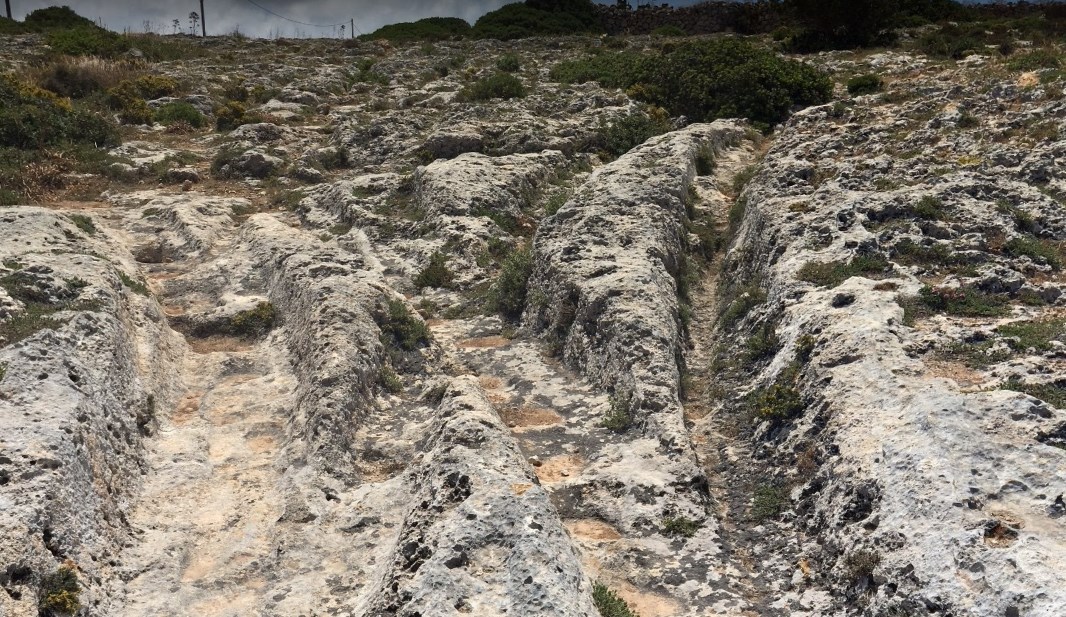 Мегалитические колеи доисторической Мальты