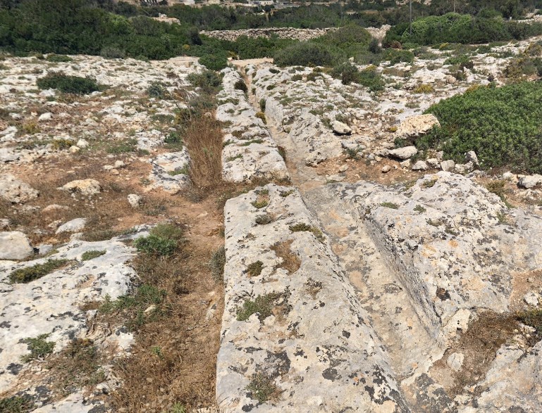 Мегалитические колеи доисторической Мальты, возникновение которых наука так и не объяснила