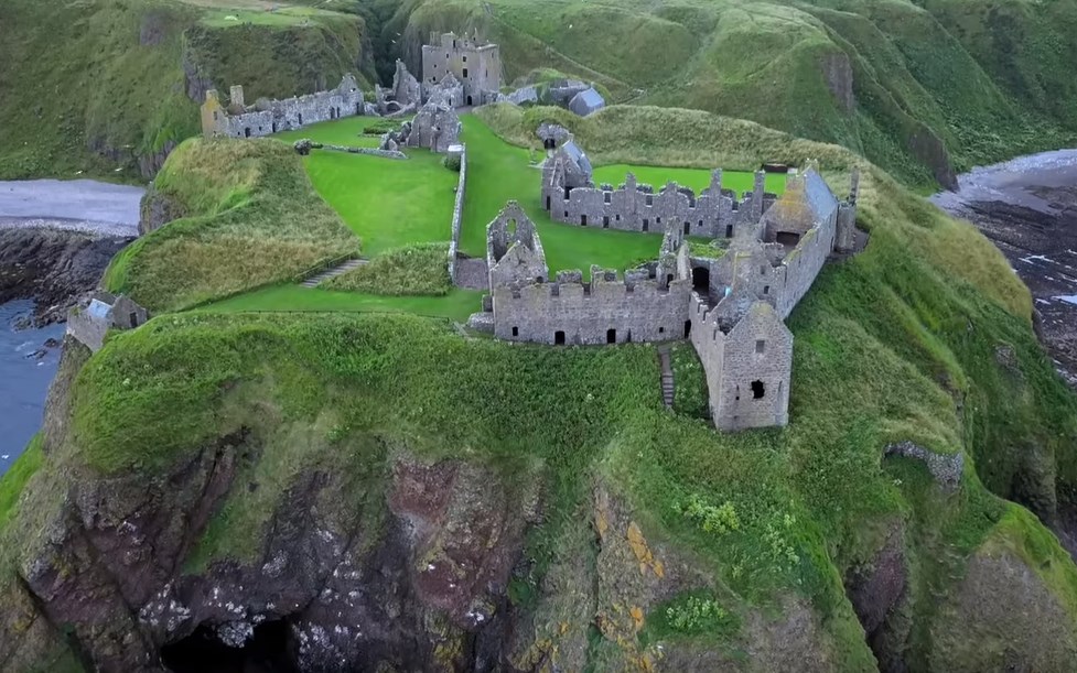 Один из самых неприступных замков Шотландии - Данноттар