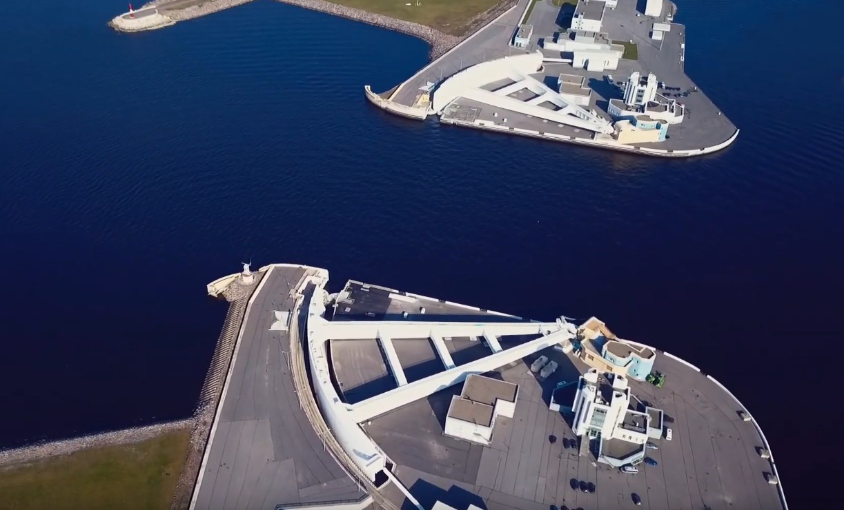 Циклопический затвор, защищающий Санкт-Петербург от затопления - судопропускное сооружение С-1