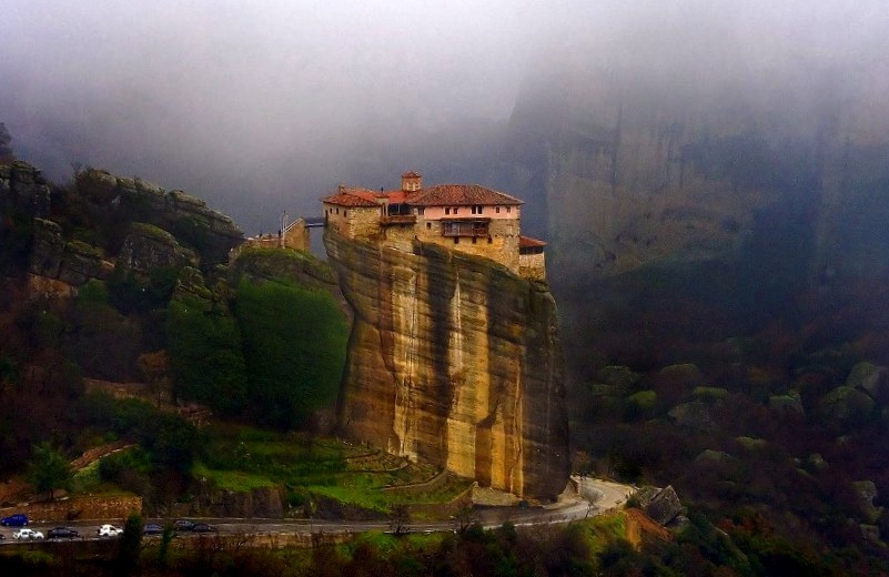 «Парящие в воздухе»: древние Метеорские монастыри на вершинах неприступных скал