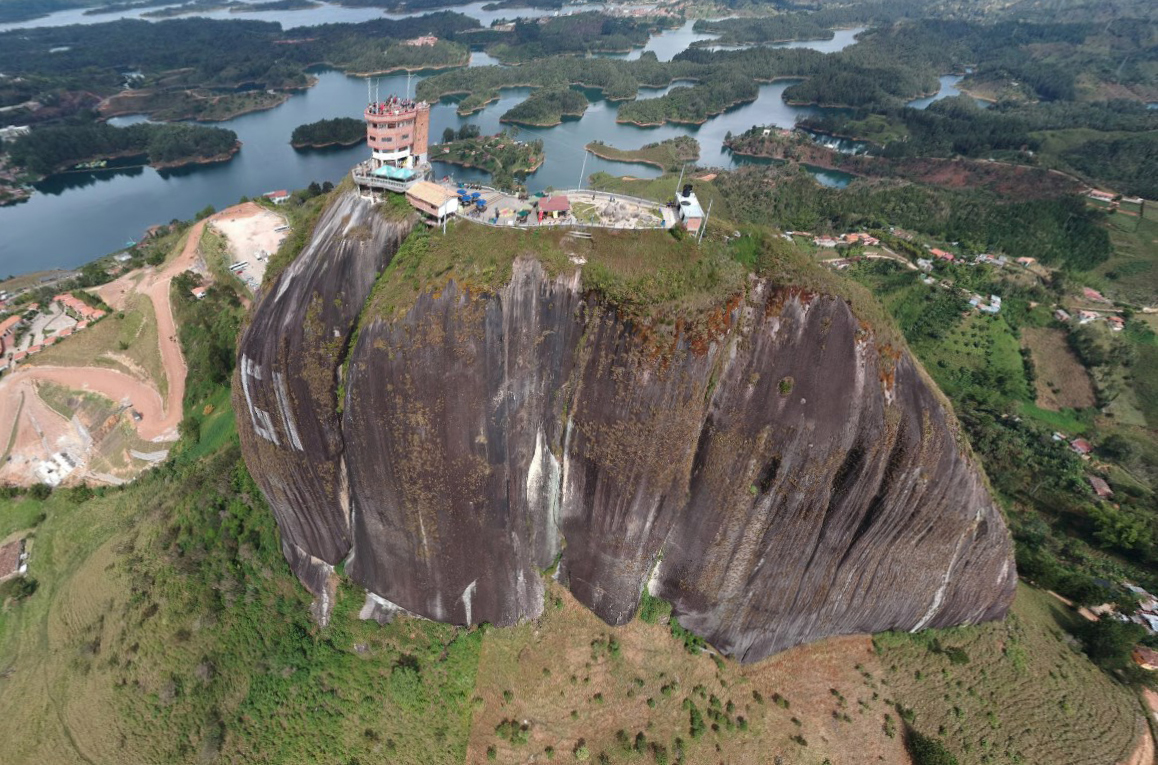 Один из самых огромных камней в мире - Эль Пеньон де Гуатапе