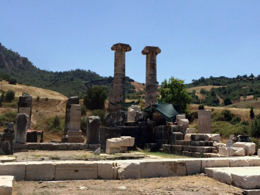 Храм Артемиды, украшавший когда-то богатую столицу могучей Лидии
