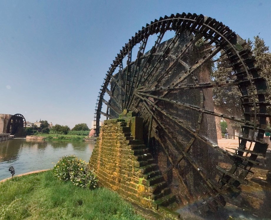 Большие древние колёса, которые уже сотни лет качают воду - нории в Хаме