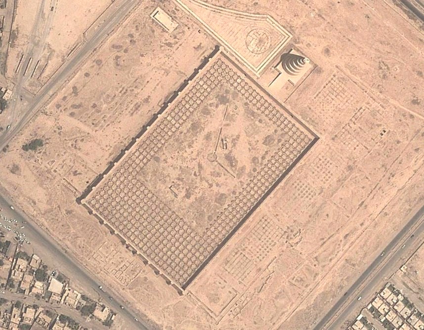 Грандиозное древнее сооружение, словно Вавилонская башня, возвышается над пустыней - минарет аль-Малвия в Самарре