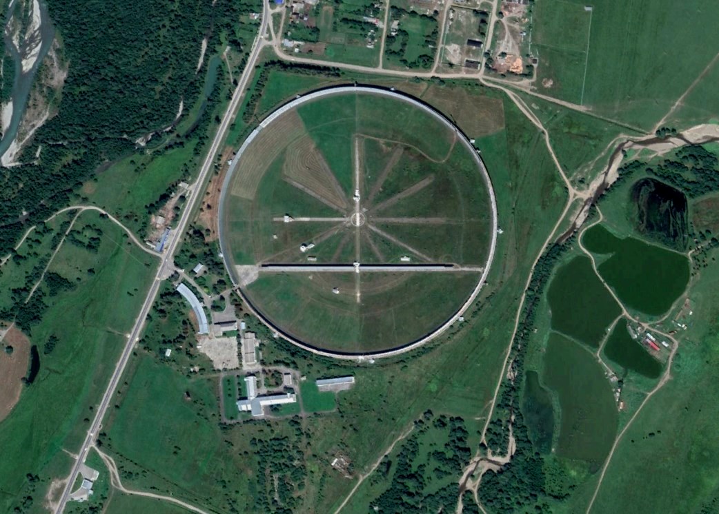 Российский радиотелескоп РАТАН-600 с самым крупным в мире рефлекторным зеркалом диаметром около 600 м