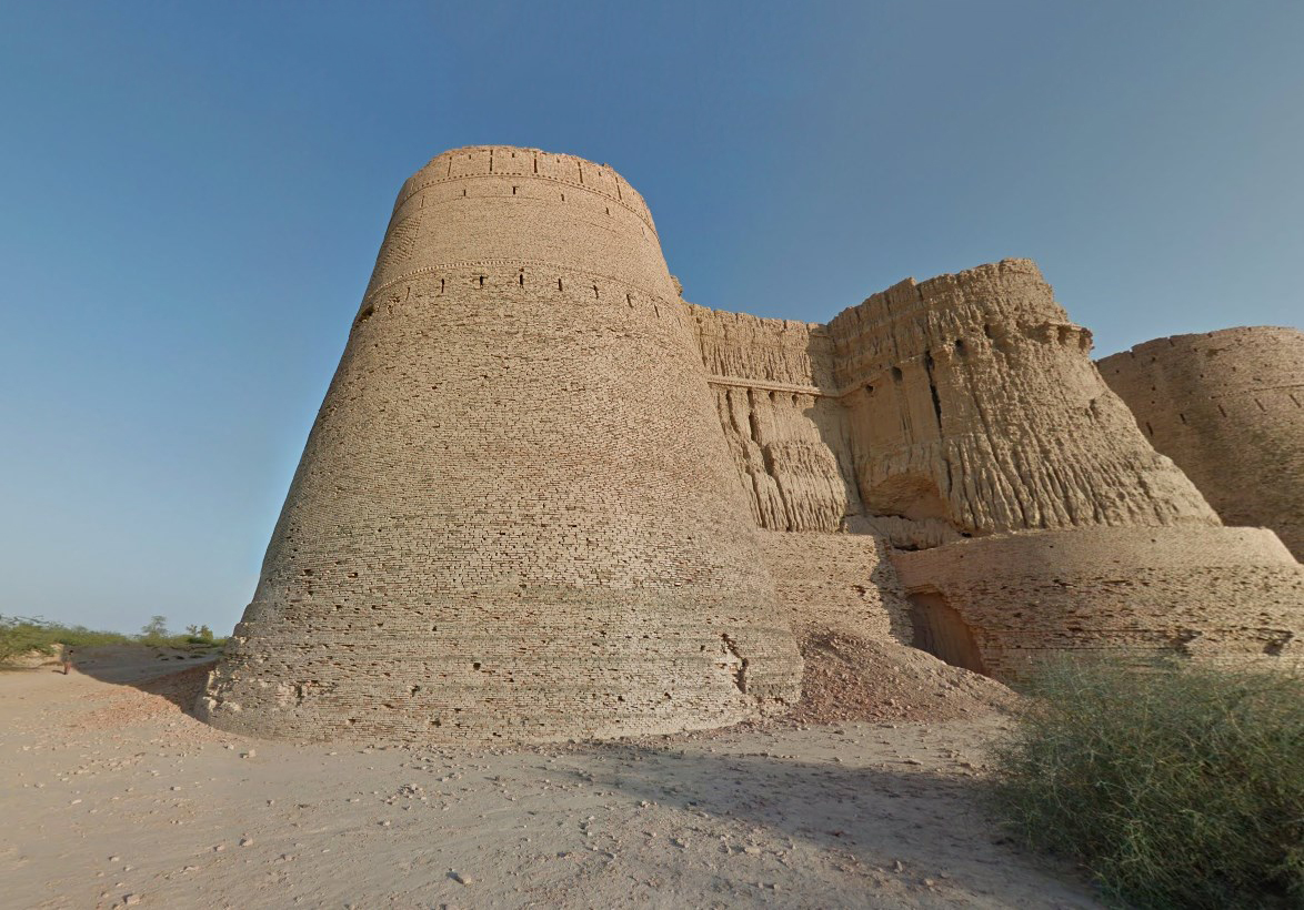 Грандиозная крепость посреди пустыни - форт Деравар в Пакистане