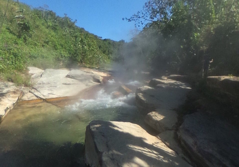 6 км с «кипящей» водой среди джунглей - легенда о реке «Разогретой жаром Солнца» оказалась правдой