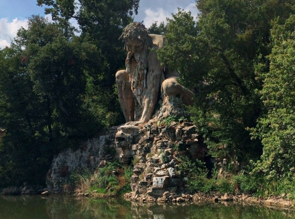 Огромный каменный великан, созданный сотни лет назад недалеко от Флоренции