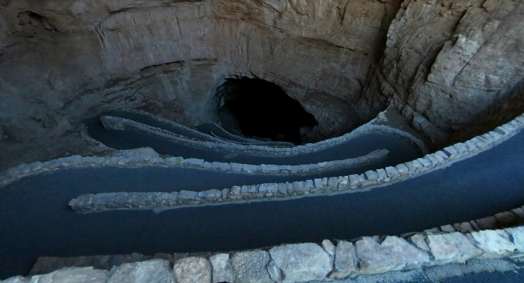 Необъятный и малоизученный подземный мир Карлсбадских пещер, который обнаружили в начале 20 века