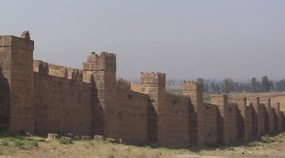 Линза из руин древней столицы Ассирии, которая создана задолго до официального изобретения телескопа