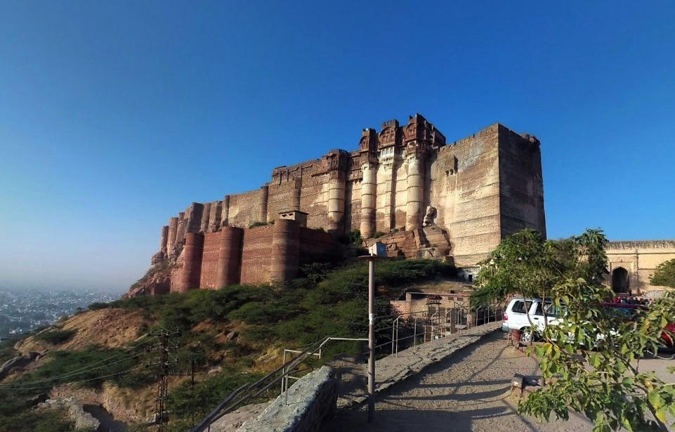Внушительная крепость средневековья - Мехрангарх