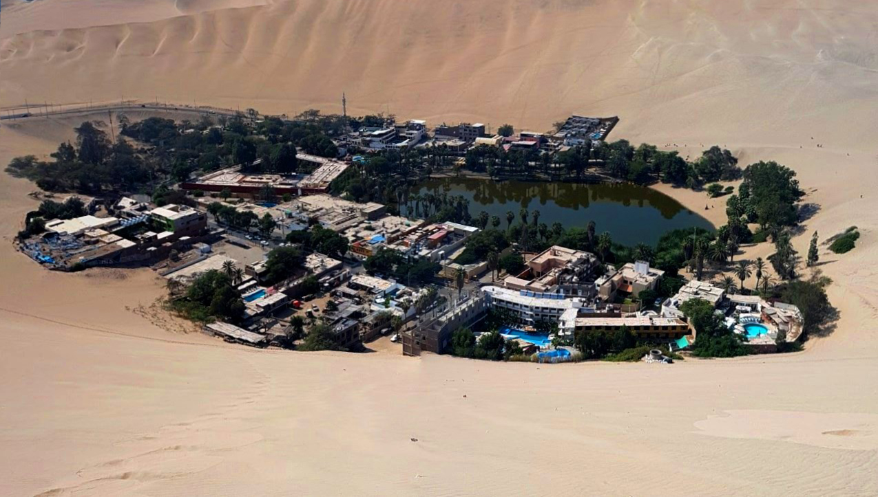 Городок в оазисе, среди песков пустыни - Уакачина
