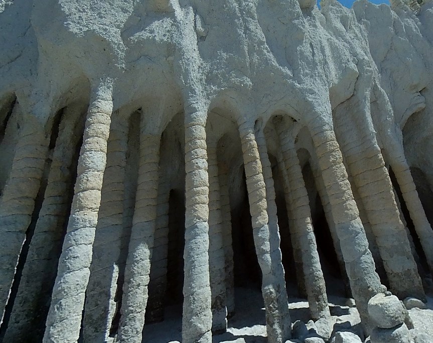 Необычные подземные колонны Кроули