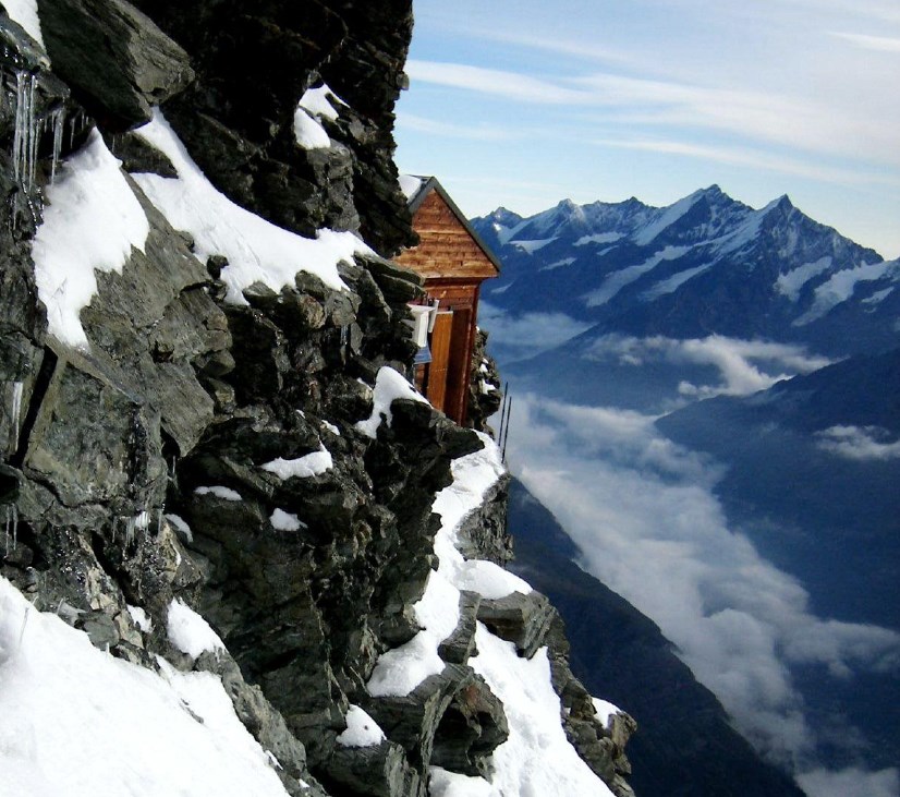 Когда за окном высота 4000 метров - домик над облаками на горе Маттерхорн