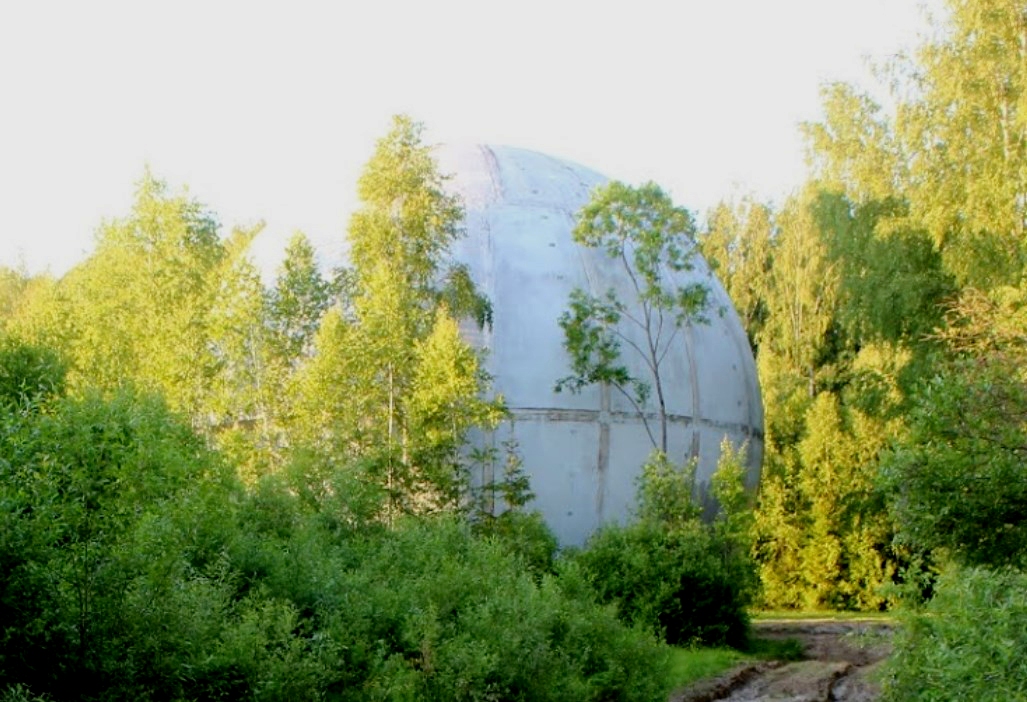 Между Москвой и Тверью в лесу находится огромный круглый шар