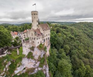 На самом краю обрыва — необычный замок Лихтенштайн, который возник благодаря историческому роману
