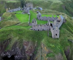 На огромном утёсе находится один из самых неприступных замков Шотландии — Данноттар