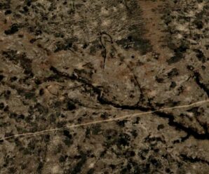 Гигантские стрелки, словно нарисованные неизвестным великаном на поверхности Земли между Каспийским и Аральским морями