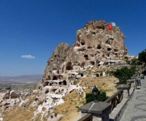 Древняя крепость высеченная прямо в горе с бесчисленными подземными ходами — грозный Учхисар