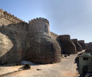 700 древних бастионов, 38 км — древняя индийская стена Кумбхалгарха, которая уступает лишь Великой Китайской Стене