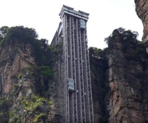 Высочайший в мире смотровой лифт — Баилонг элеватор, уносящий к облакам