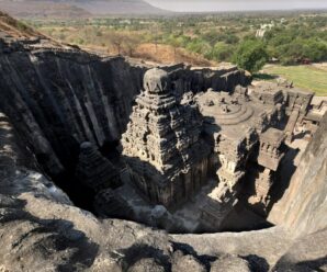 Древние сооружения, вырезанные из скал — храмы в Эллоре