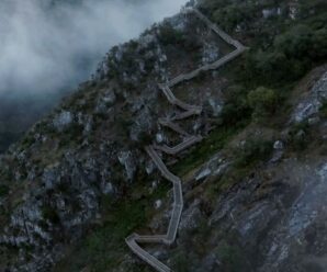 Дорога из досок через горы длиной 8 км — деревянная тропа в геопарке Арока
