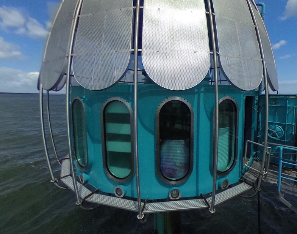 Словно лифт, уходящий под воду Балтийского моря - капсула для дайвинга на острове Узедом