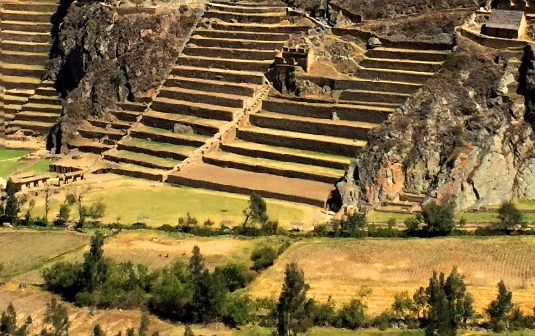 Похожие на гигантские ступени великанов - древние террасы инков для земледелия