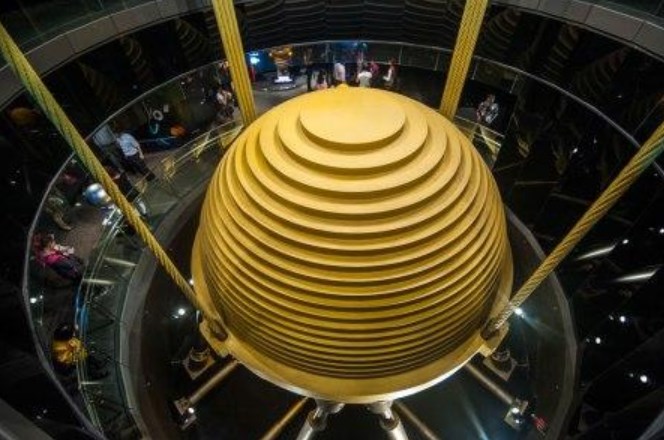 Зачем этот огромный шар в некоторых небоскрёбах - инерционный демпфер
