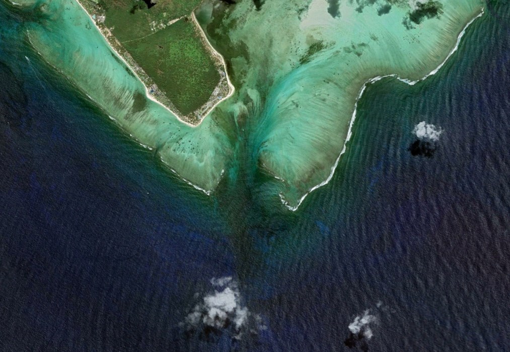 Подводный водопад у Маврикия, необычная природная иллюзия